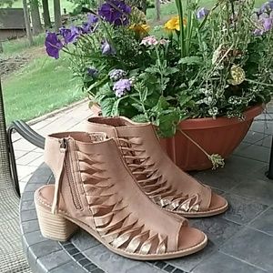 DIBA.TRUE New Sandles